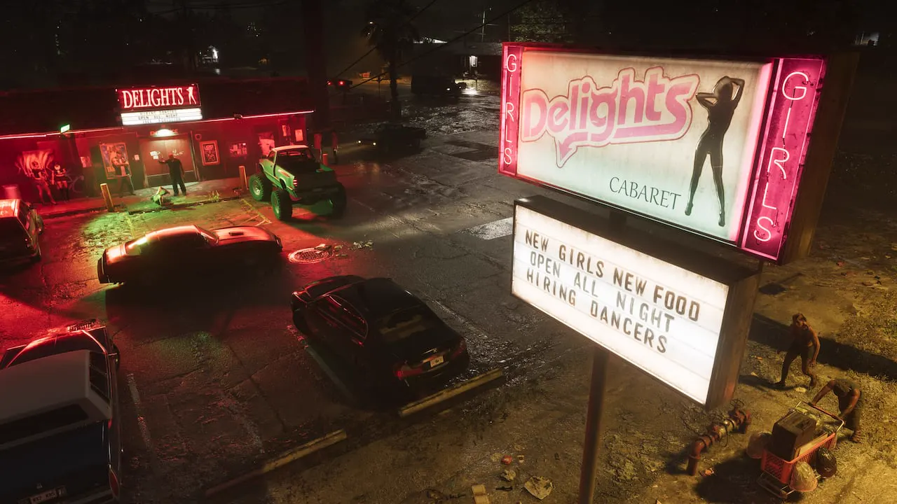 El estacionamiento exterior de un club en Port Gellhorn de noche, con carteles iluminados que anuncian el cabaret. Varios coches están estacionados, algunas personas permanecen afuera del club, y dos personas caminan bajo el cartel, una empujando un carrito de supermercado.